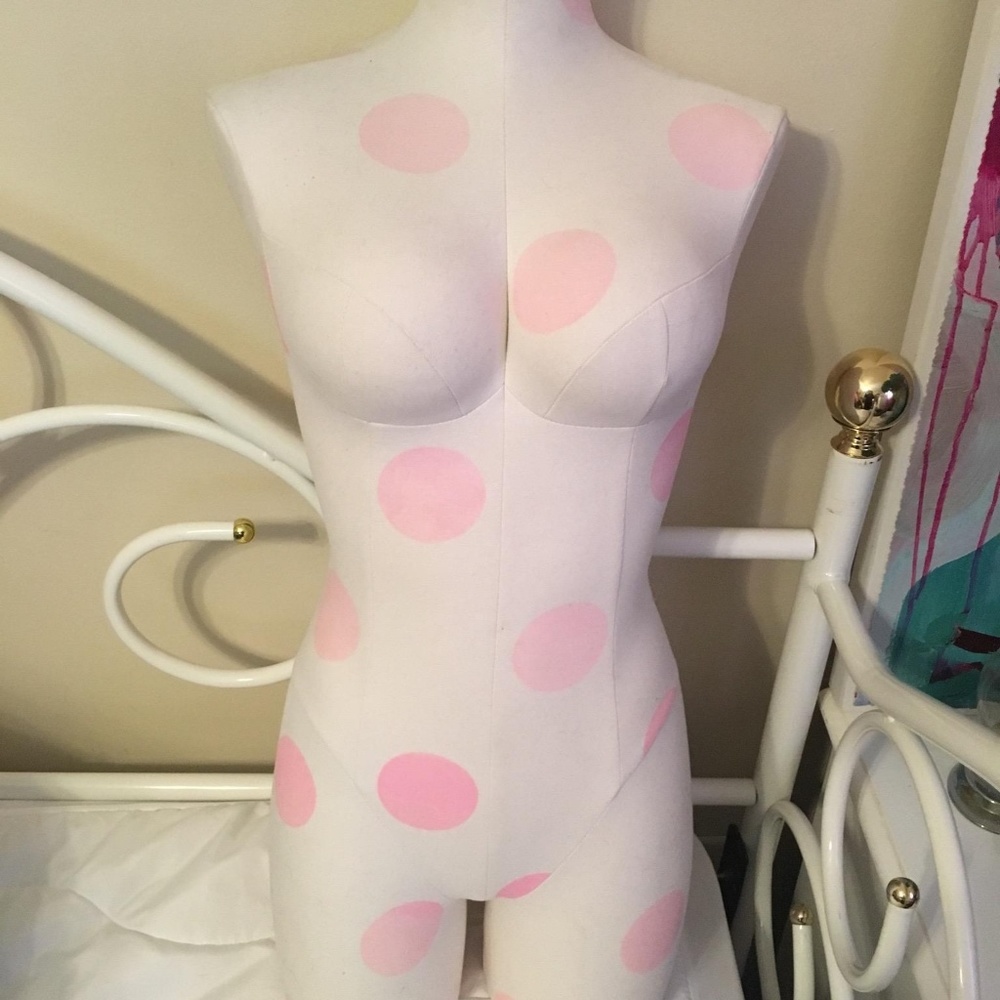 Vs pink display mannequin